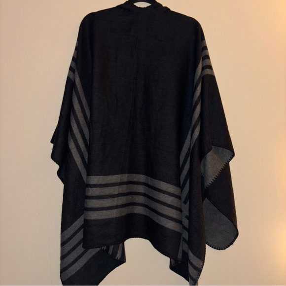 BB Dakota Women’s Reversible Grey and Black Stripped Shawl - One Size - Picture 5 of 10